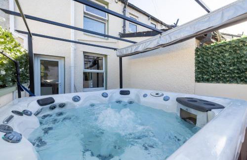 Morecambe Bay Cottage- Hot Tub/ Jacuzzi/sauna - Photo 1