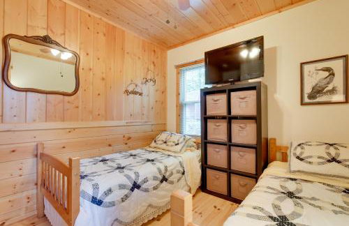 Waterfront Mercer Cabin with Wraparound Porch! - Foto 14