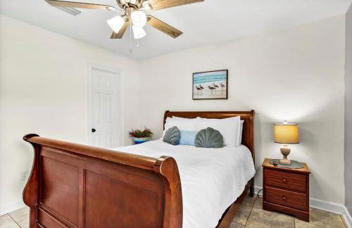 Endless Summer Retreat with Private Pool near Beach - Foto 30