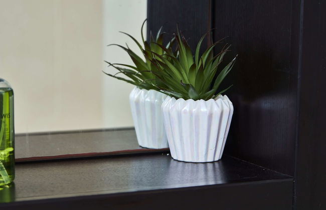 Deluxe City Centre Apt Balcony & View & Free Parking - Photo 12