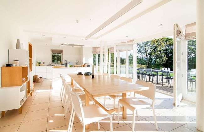 Luxurious Villa With Pool and Sauna, and Very Suitable for Culinary Workshops - Photo 25