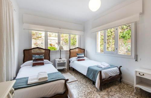 Queen Fabiola Villa, spacius home with private Pool in east Malaga - Photo 43