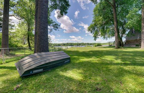 Lakefront Retreat with Views and Decks and Fire Pit - Foto 54