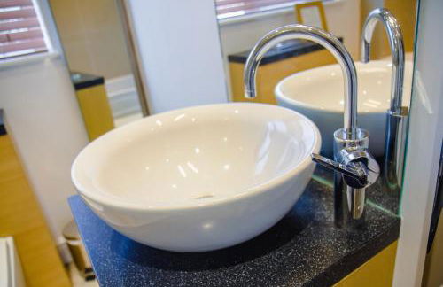 Bright & Cosy - Jacuzzi - Log Burner - King Beds - Foto 22