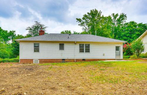 Dogwood Cottage with Fireplace 1 Mi to University - Foto 23