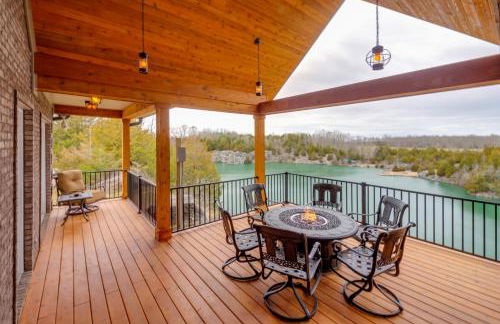 Tranquility Lake Getaway with Hot Tub on 27 Acres! - Foto 1