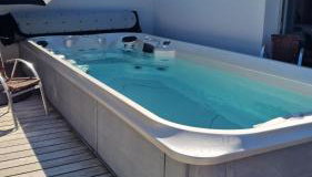 Le Chalet de la Répandise - Gîte Vosges 9 pers, Spa privé & Piscine - Proche Gérardmer - Foto 5