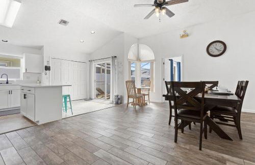 Amazing Pool Spacious 3BR House near Disney - Photo 10