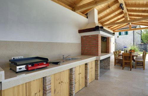 Holiday Home in Rojnici With Private Pool - Photo 62