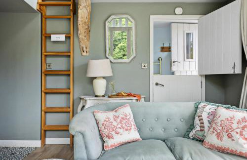 Duck Cottage - Waters Edge, Exclusive Village Location - Photo 9