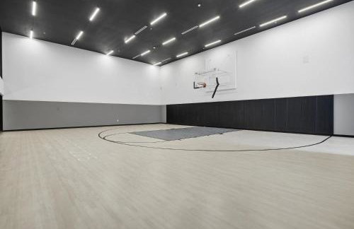 Upscale Downtown Condo Pool Gym & Skyline Views - Foto 74