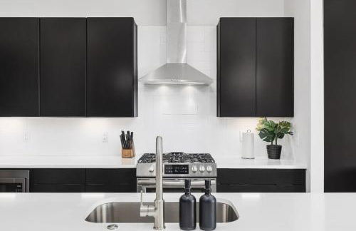 Home with Rooftop Deck & Garage, 2 miles to Downtown Broadway - Foto 17