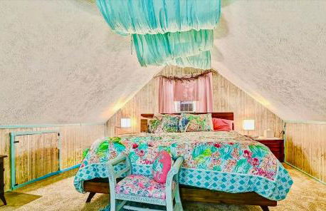 WOW!! Ultimate Pocono Retreat Hot Tub, Game Room, Fire Pit, Near Lakes & Hiking! - Foto 22