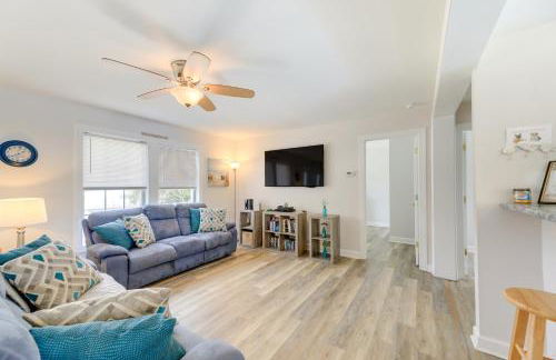 Coastal Emerald Isle Retreat with Deck and Grill! - Foto 3