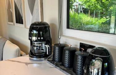 Luxurious Glass House with Private Hot tub - Photo 12