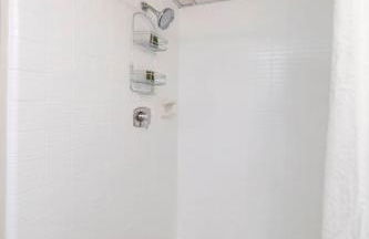 Music Row Retreat with Pool and Free Parking, Walk to Bars! - Foto 21