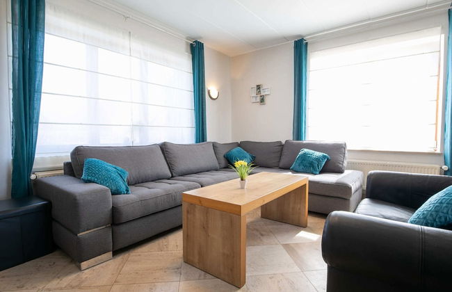 Spacious Holiday Home in the Ardennes with Sauna & Hot Tub - Photo 15