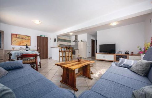 Gorgeous Home In Buje With Kitchen - Foto 3