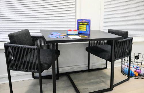 Lakefront Home with Deck Views and Screened Porch - King beds - Game Room - for HPU, Furniture Market - Foto 7