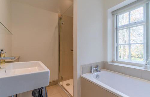 Manor Lodge Cottage - Photo 12