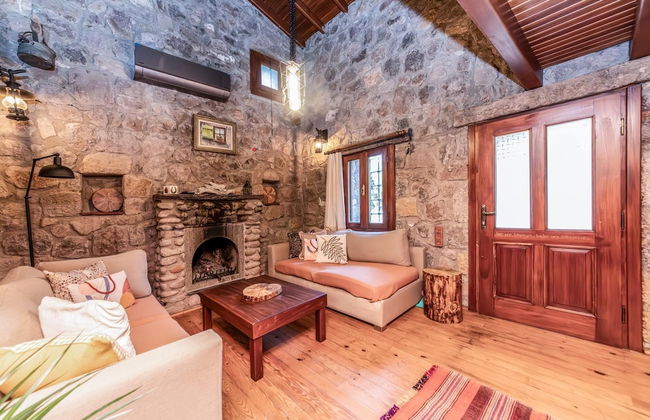 Chic Villa w Fireplace 3 min to Beach in Bodrum - Photo 1