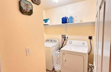 Modern 5 Bedroom Pocono house - Jacuzzi - Gameroom - Near Lake - Golf Couse - Foto 7