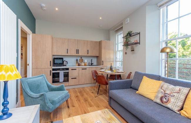 Lovely Apartment Beneath Edinburgh Castle - Photo 16