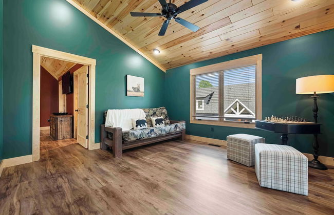 Black Bear Lodge by Avantstay Lakefront, Dock, Pool, Theater Sleeps 20+ - Foto 32