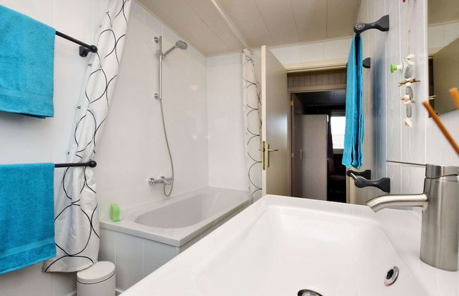 Family Retreat With Garden - Photo 21