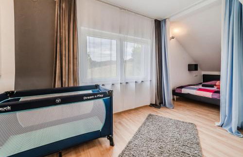 Riverside House with Pool and Hot Tub - Happy Rentals - Foto 34