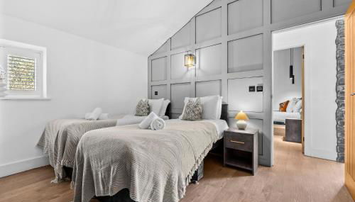 The Oaks Barn - A Countryside Luxury Rural Escape with Hot tub & Fire Pit! Tranquil Group Retreat - Sleeps 8, Pet Friendly & Off road Parking - By Blue Puffin Stays - Foto 5