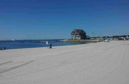 Exceptional Contemporary Retreat with 4 King Beds in Mystic CT - Foto 60