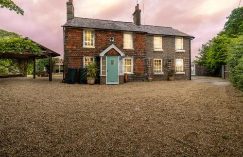 East Sussex Manor - Sleeps 12 - Hot Tub & Parking - Foto 37