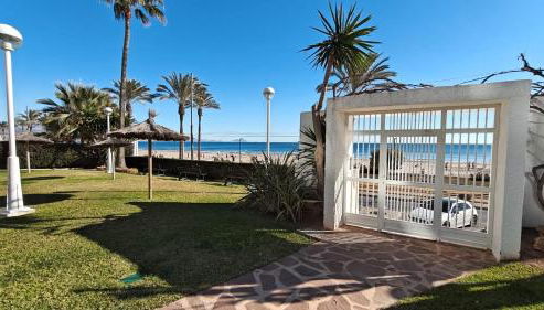 Playa y montaña. 1ª linea. Piscina. Parking . A/C - Foto 4, Garden, Garden view