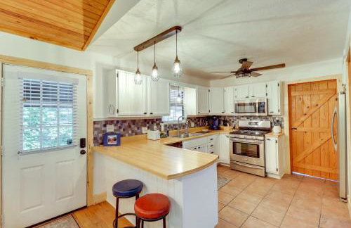 Woodsy Gassville Getaway about 3 Mi to White River! - Foto 8