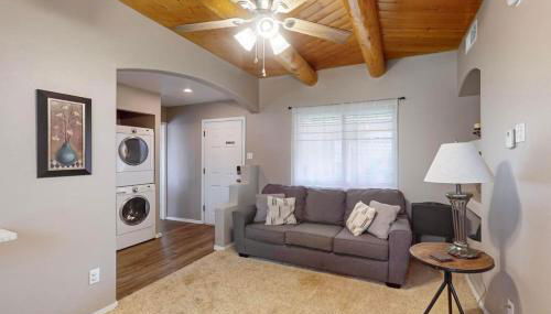 2 Bed 1 Bath with fully Stocked Kitchen - Foto 2