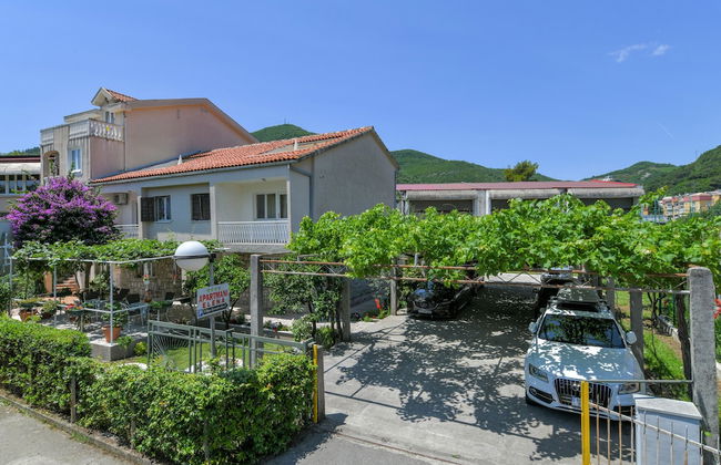 Apartments Elena - Photo 1