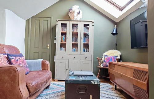 Cosy barn on rural smallholding with alpacas, goats & pigs - Foto 3