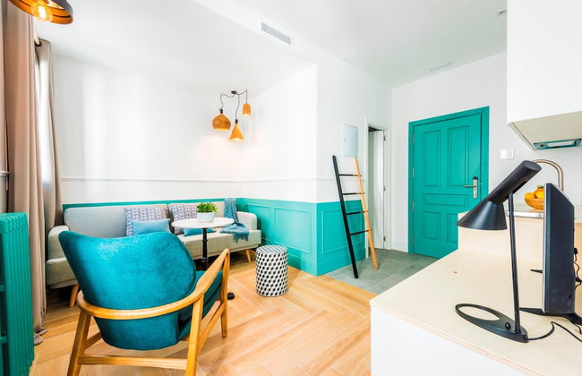 Be Mate Gran Vía Suites - Photo 46