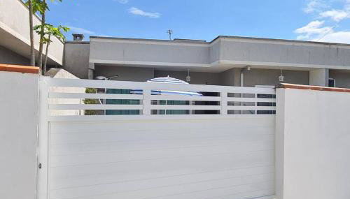 Casa a poucos metros da praia! - Foto 4