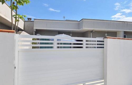 Casa a poucos metros da praia! - Foto 4