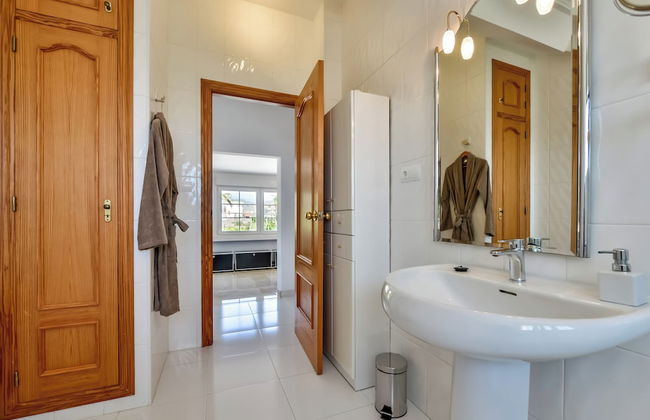 4bed Villa Sleeps 8- Pool, Garden, Bbq, Near Beach - Foto 15