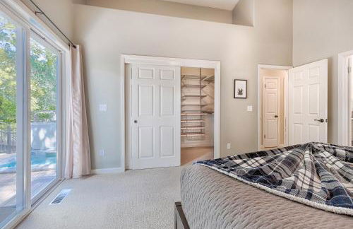 Spacious 4BD 3BA with hot tub, fire pit, and wraparound deck - Foto 12