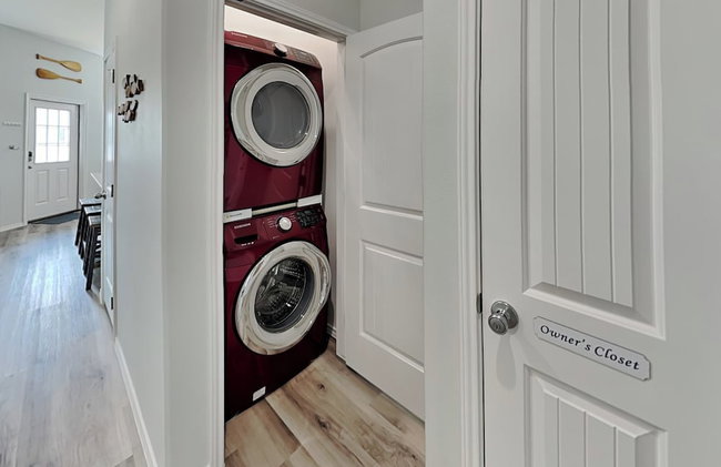 Pelican's Perch by Miss Kitty’s - Foto 1