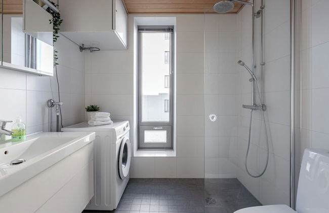 New 1BR Home with Balcony next to Railway Station - Foto 20