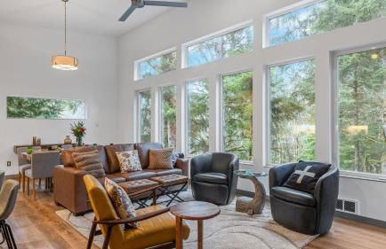 Peaceful Treehouse-Style Stay with Sauna Fire Pit Forest Views Near the Coast The Treehouse by AvantStay - Foto 6