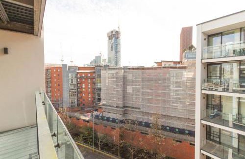 Central Gem: Cosy 2BR with Private Balcony - Foto 38