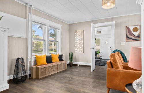 Roomy Central Hub, Games, Fire Pit & Downtown Fun - Foto 33