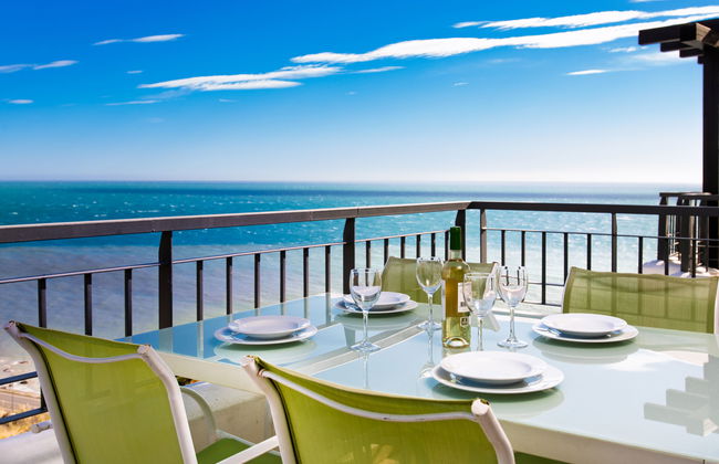 Lateral View - Photo 3