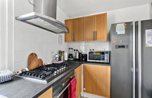 Cosy 2-BDR Apartment & 15 minutes to Edinburgh by train & Free Parking - Foto 14